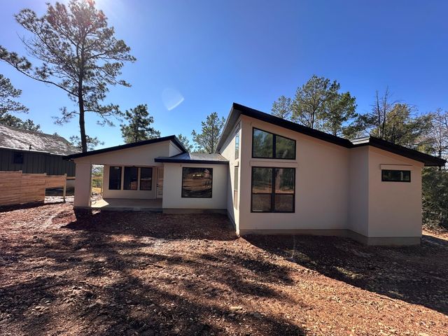 211 Helemano DR, Bastrop, TX 78602