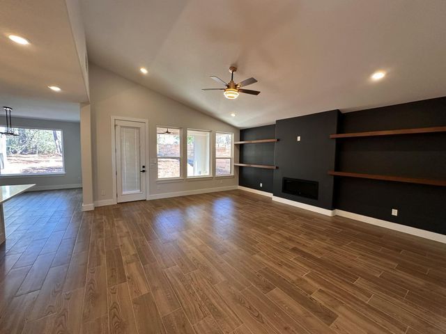 211 Helemano DR, Bastrop, TX 78602