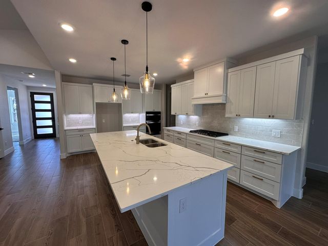 211 Helemano DR, Bastrop, TX 78602