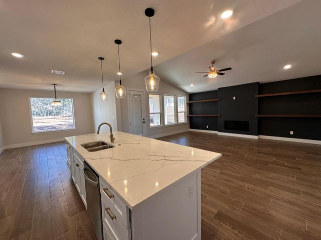 211 Helemano DR, Bastrop, TX 78602