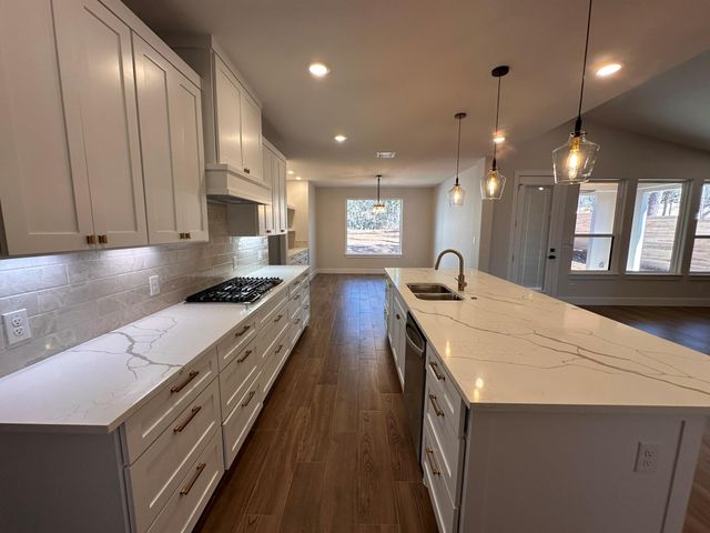 211 Helemano DR, Bastrop, TX 78602