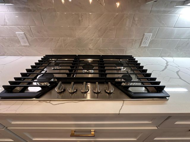 211 Helemano DR, Bastrop, TX 78602