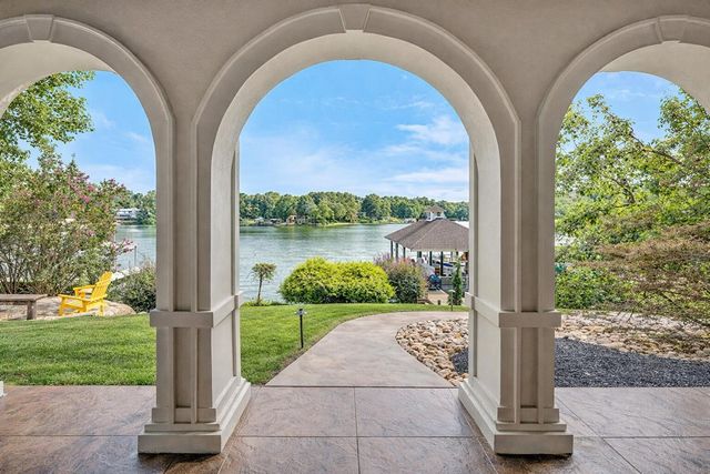 2580 Lakewood Forest RD, Moneta, VA 24121