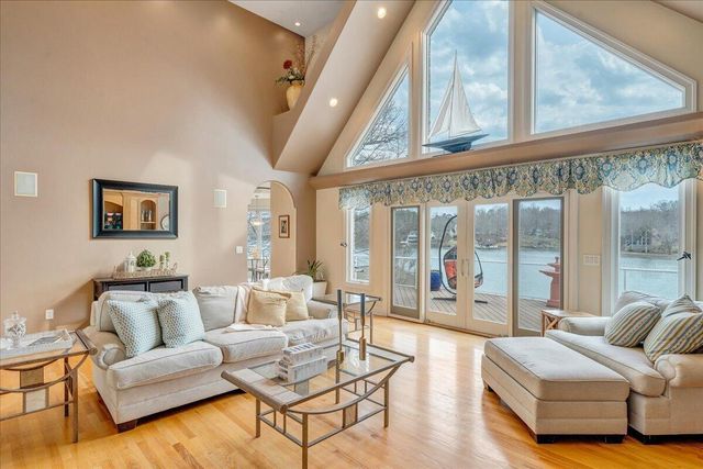 2580 Lakewood Forest RD, Moneta, VA 24121