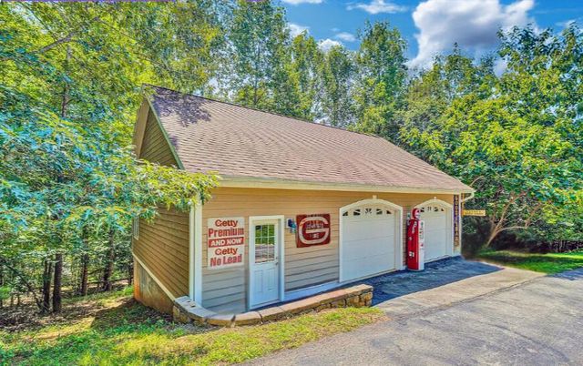 2580 Lakewood Forest RD, Moneta, VA 24121