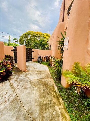 200 Azure Way, Miami Springs, FL 33166