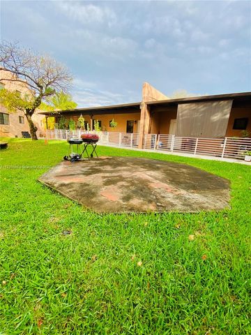 200 Azure Way, Miami Springs, FL 33166