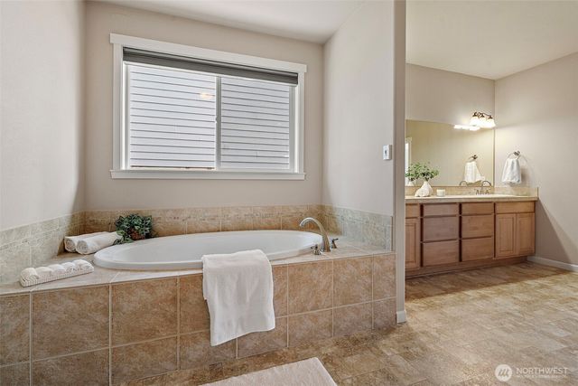 4006 33rd Street NE, Tacoma, WA 98422