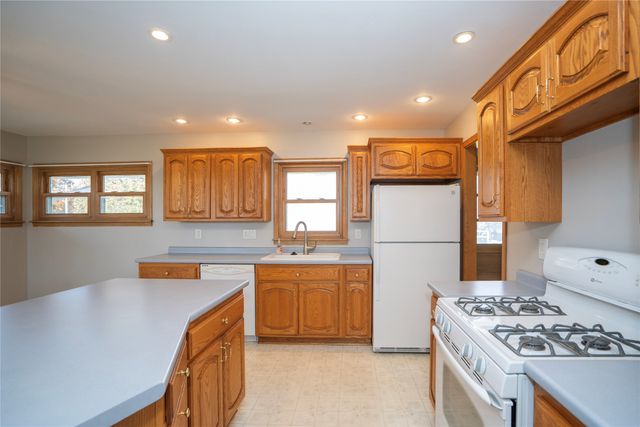 716 E 11th Street N, Newton, IA 50208