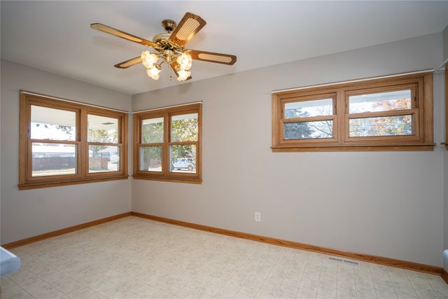 716 E 11th Street N, Newton, IA 50208