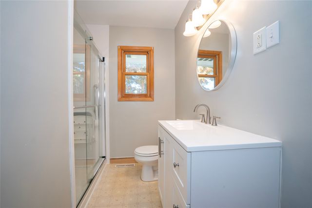 716 E 11th Street N, Newton, IA 50208