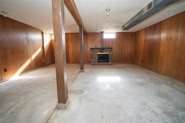 716 E 11th Street N, Newton, IA 50208