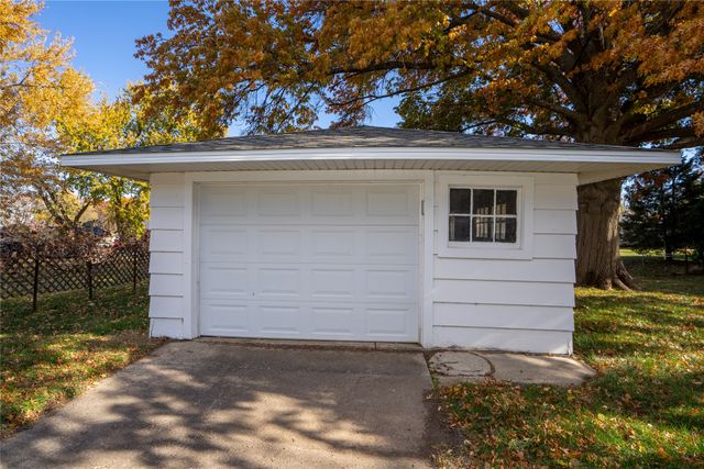 716 E 11th Street N, Newton, IA 50208