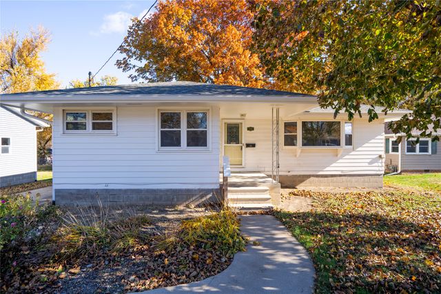 716 E 11th Street N, Newton, IA 50208
