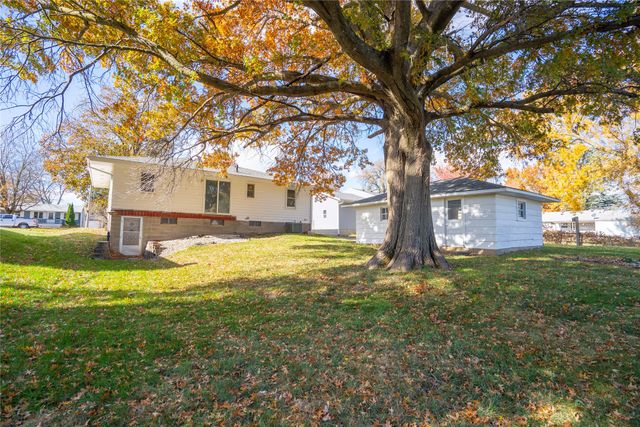 716 E 11th Street N, Newton, IA 50208