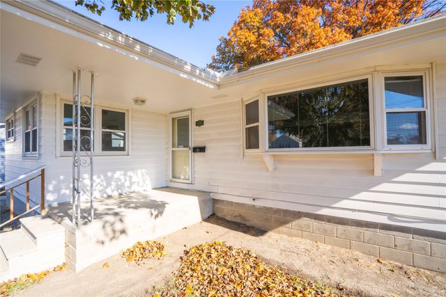 716 E 11th Street N, Newton, IA 50208