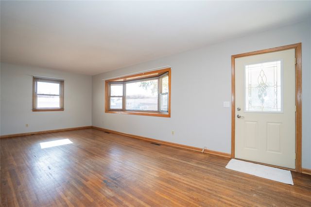 716 E 11th Street N, Newton, IA 50208