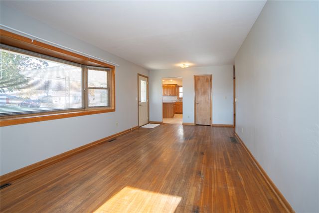 716 E 11th Street N, Newton, IA 50208