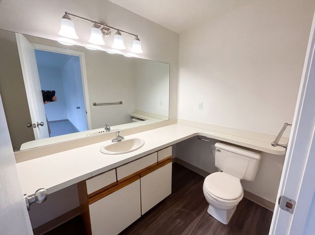20 Lordvale Blvd 202, Grafton, MA 01536