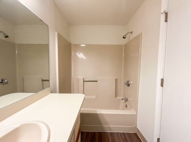 20 Lordvale Blvd 202, Grafton, MA 01536