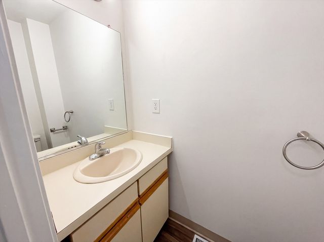 20 Lordvale Blvd 202, Grafton, MA 01536
