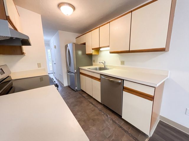 20 Lordvale Blvd 202, Grafton, MA 01536