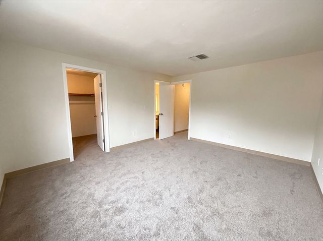 20 Lordvale Blvd 202, Grafton, MA 01536