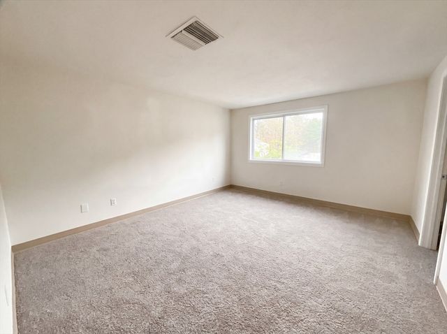 20 Lordvale Blvd 202, Grafton, MA 01536