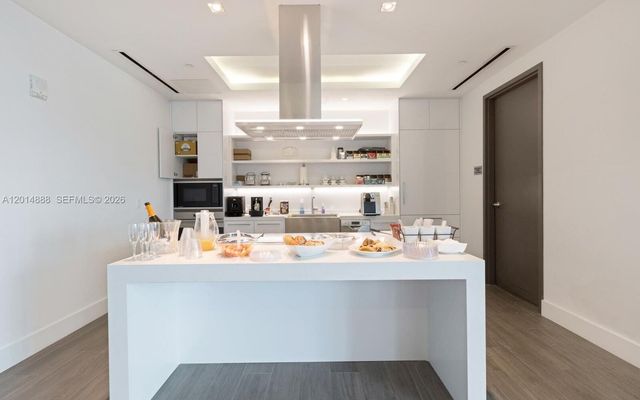 17111 Biscayne Blvd PH2, North Miami Beach, FL 33160