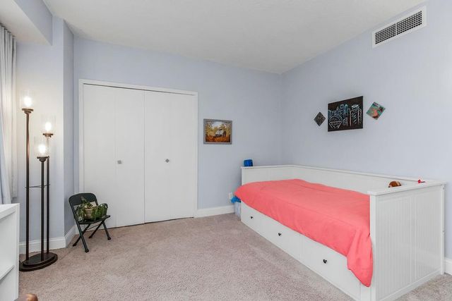 333 W Meyer Boulevard 215, Kansas City, MO 64113