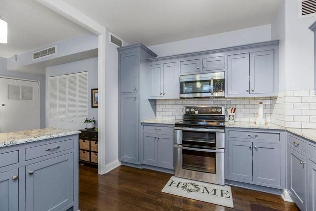 333 W Meyer Boulevard 215, Kansas City, MO 64113