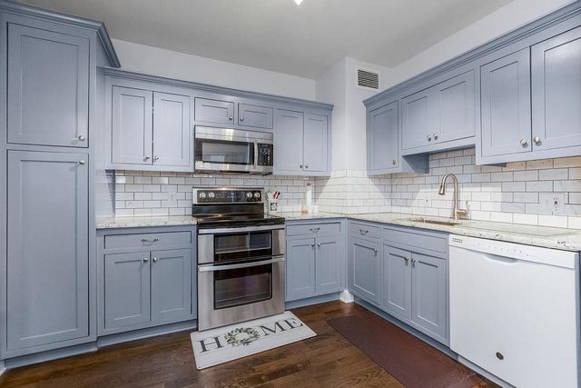 333 W Meyer Boulevard 215, Kansas City, MO 64113