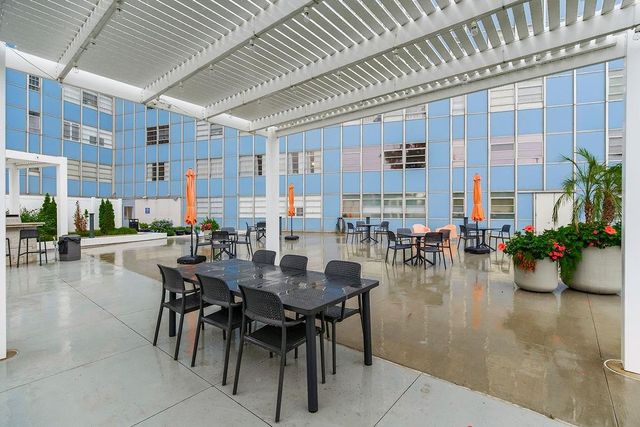 333 W Meyer Boulevard 215, Kansas City, MO 64113