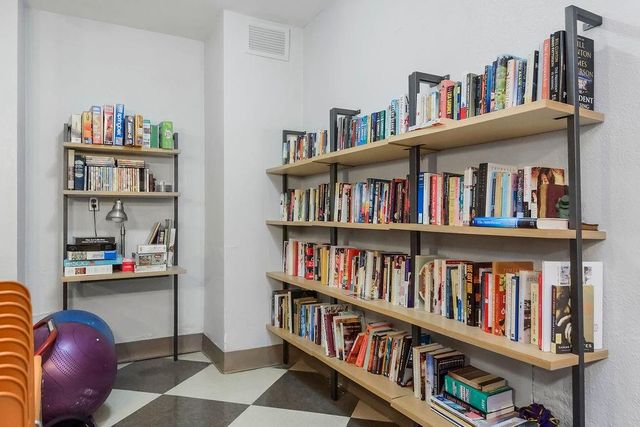 333 W Meyer Boulevard 215, Kansas City, MO 64113