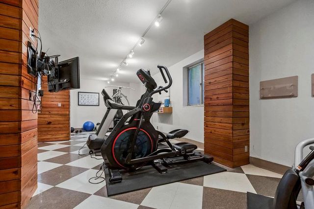 333 W Meyer Boulevard 215, Kansas City, MO 64113