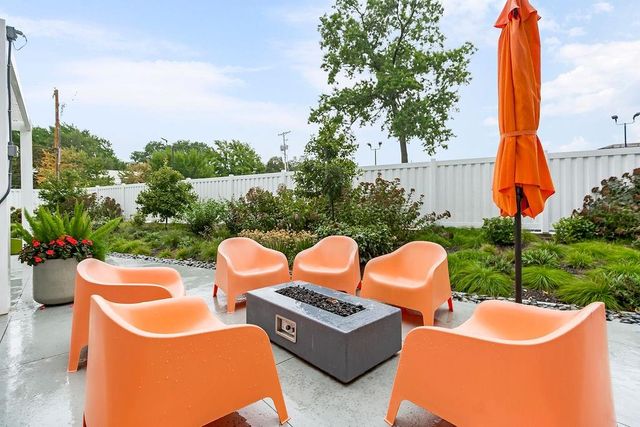 333 W Meyer Boulevard 215, Kansas City, MO 64113