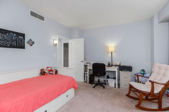 333 W Meyer Boulevard 215, Kansas City, MO 64113