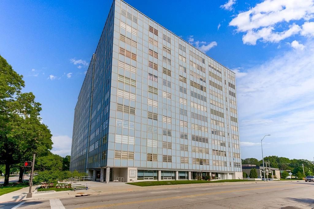 333 W Meyer Boulevard 215, Kansas City, MO 64113
