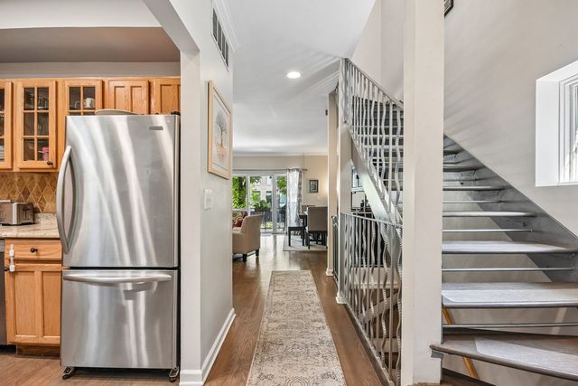 1618 N Burling Street A, Chicago, IL 60614