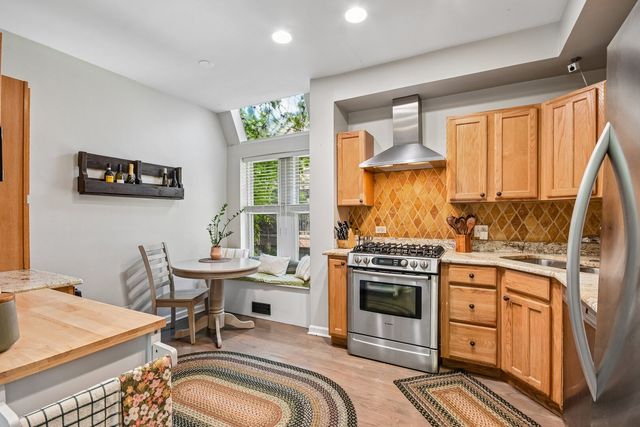 1618 N Burling Street A, Chicago, IL 60614
