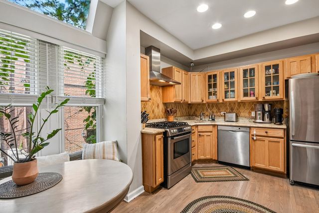 1618 N Burling Street A, Chicago, IL 60614