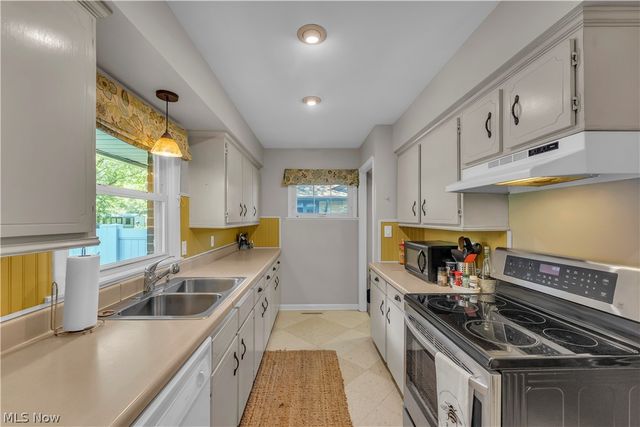 364 Cherry Lane, Seven Hills, OH 44131