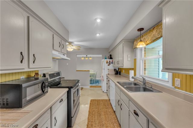 364 Cherry Lane, Seven Hills, OH 44131