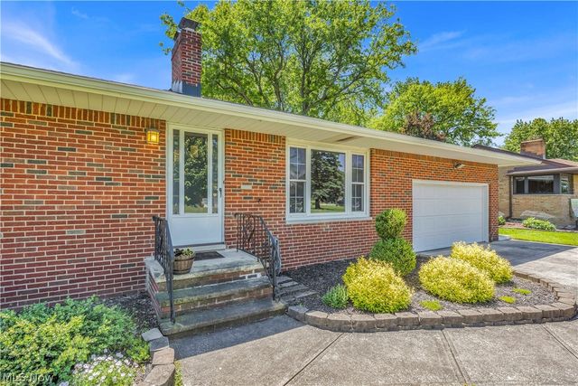 364 Cherry Lane, Seven Hills, OH 44131