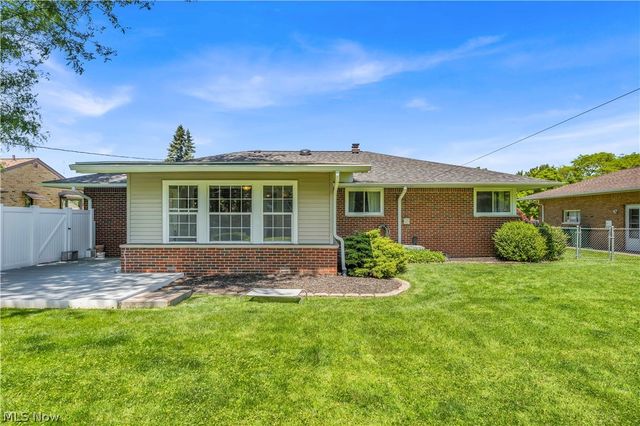 364 Cherry Lane, Seven Hills, OH 44131