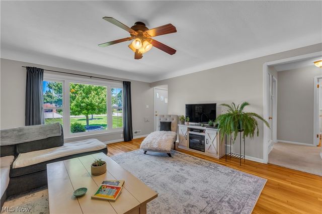 364 Cherry Lane, Seven Hills, OH 44131