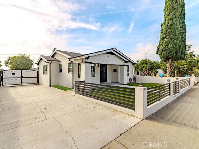 1130 W Chestnut, Santa Ana, CA 92703