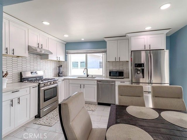 1130 W Chestnut, Santa Ana, CA 92703