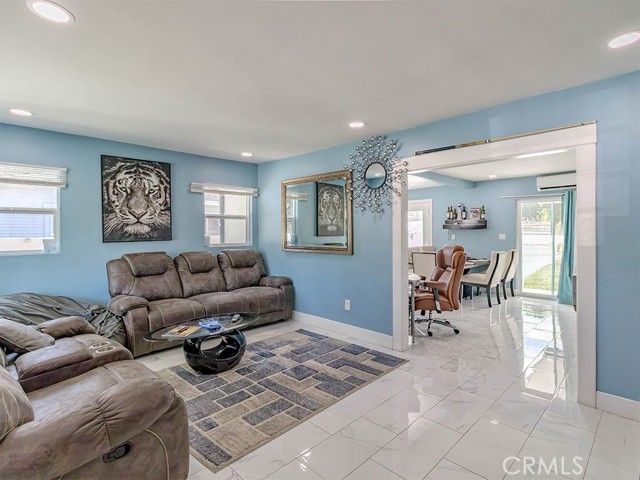 1130 W Chestnut, Santa Ana, CA 92703