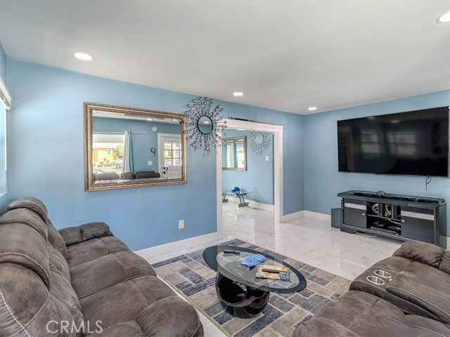 1130 W Chestnut, Santa Ana, CA 92703